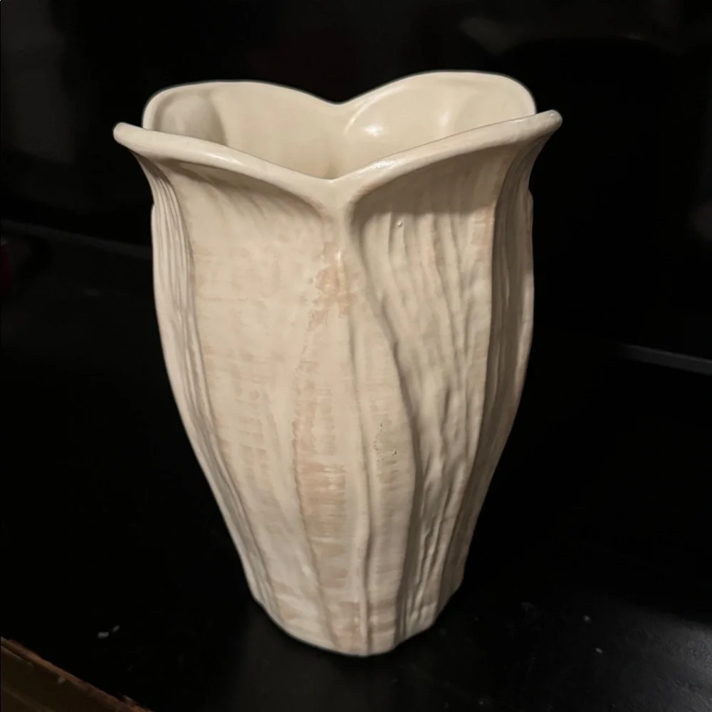Vintage 90's Haeger Raised Leaf Pattern Tulip Vase 9